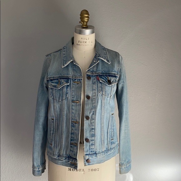 Levi Trucker Denim Jacket - Picture 2 of 5